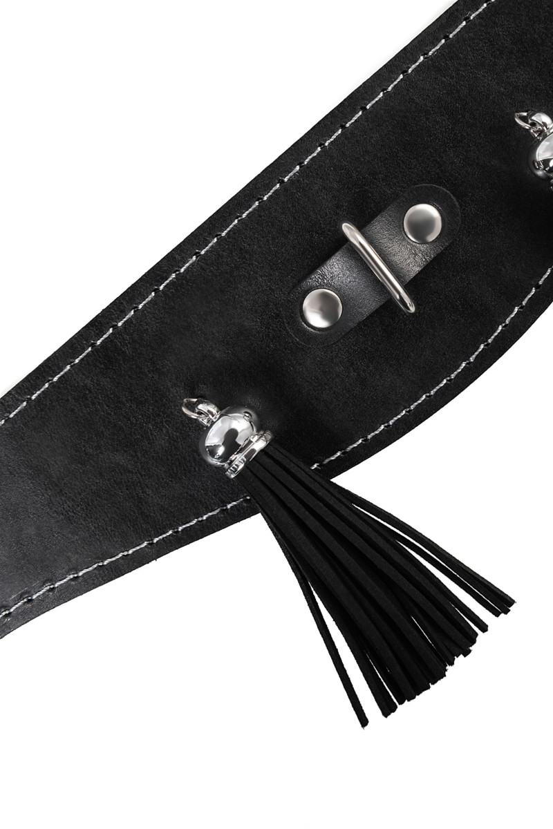 картинка Ошейник Pecado BDSM, высокий с кисточками, натуральная кожа, черный от магазина ErosMania