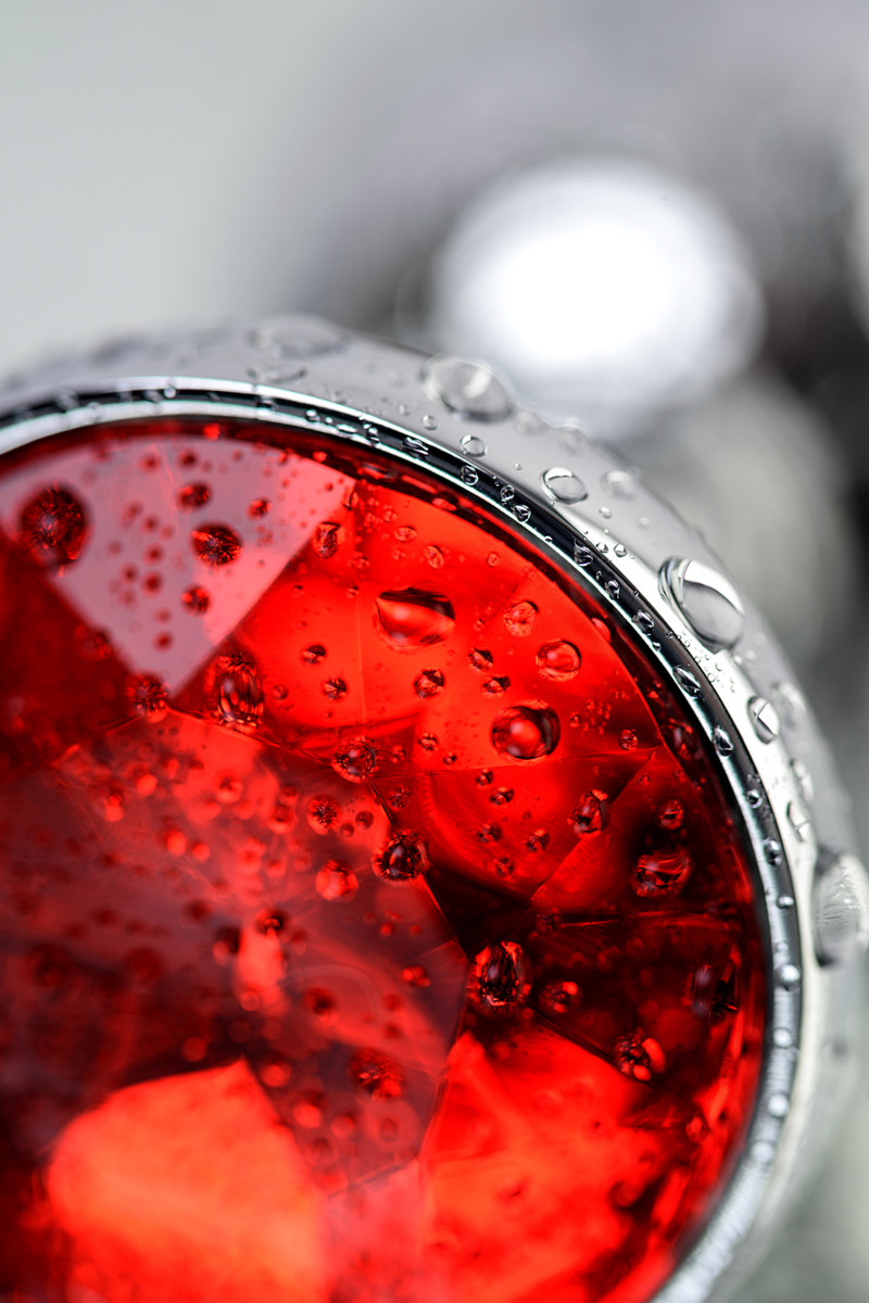 картинка Анальная втулка Metal by TOYFA, металл, серебряная, с красным кристаллом, 7,1 см, Ø 2,7 см, 150 г от магазина ErosMania