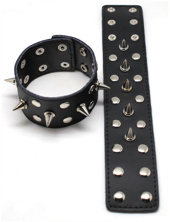 картинка Напульсники с шипами, чёрные от магазина ErosMania