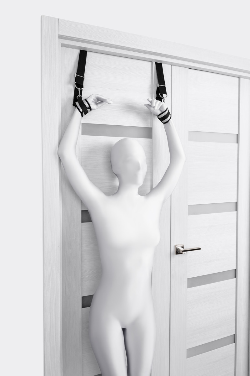 картинка Фиксаторы для рук Anonymo, полиэстер, серебряные, 23 см от магазина ErosMania