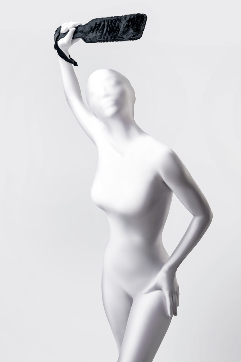 картинка Шлепалка Anonymo #0009, полиэстер, красная, 37 см от магазина ErosMania