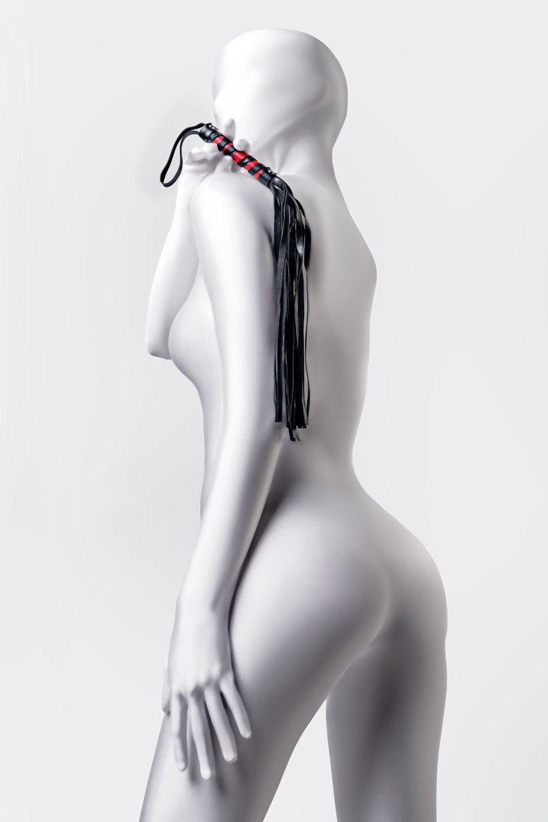 картинка Флоггер Anonymo #0004, PU кожа, черный, 45 см от магазина ErosMania