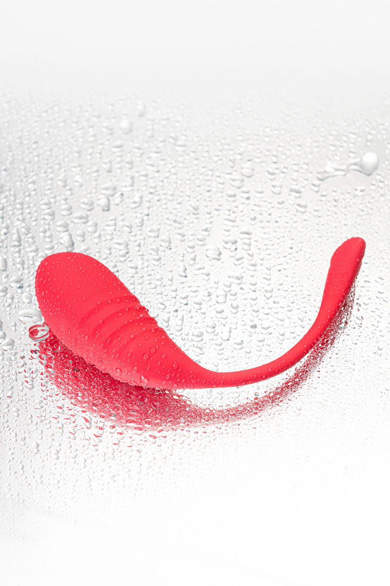 картинка Виброяйцо LOVENSE Vulse, силикон, красный, 20,3 см от магазина ErosMania