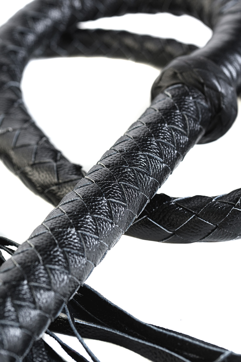 картинка Кнут Плеть TOYFA Theatre кожаный, cерый, 1,75 м от магазина ErosMania