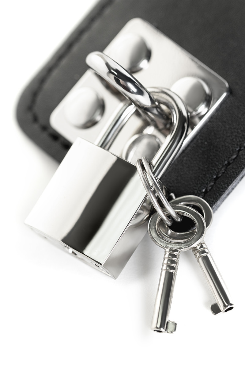 картинка Ошейник TOYFA Theatre кожаный с поводком черный от магазина ErosMania