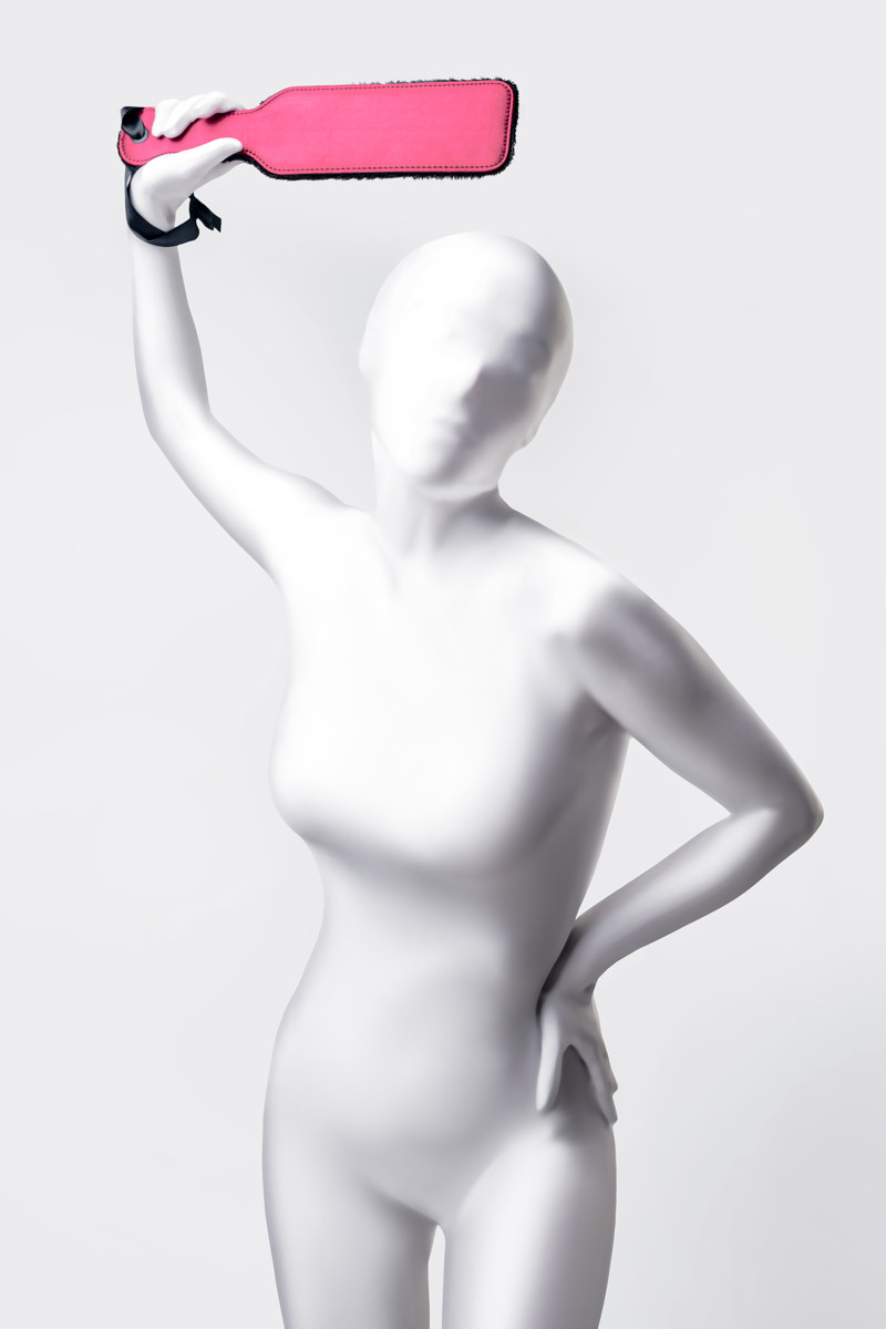 картинка Шлепалка Anonymo #0009, полиэстер, красная, 37 см от магазина ErosMania